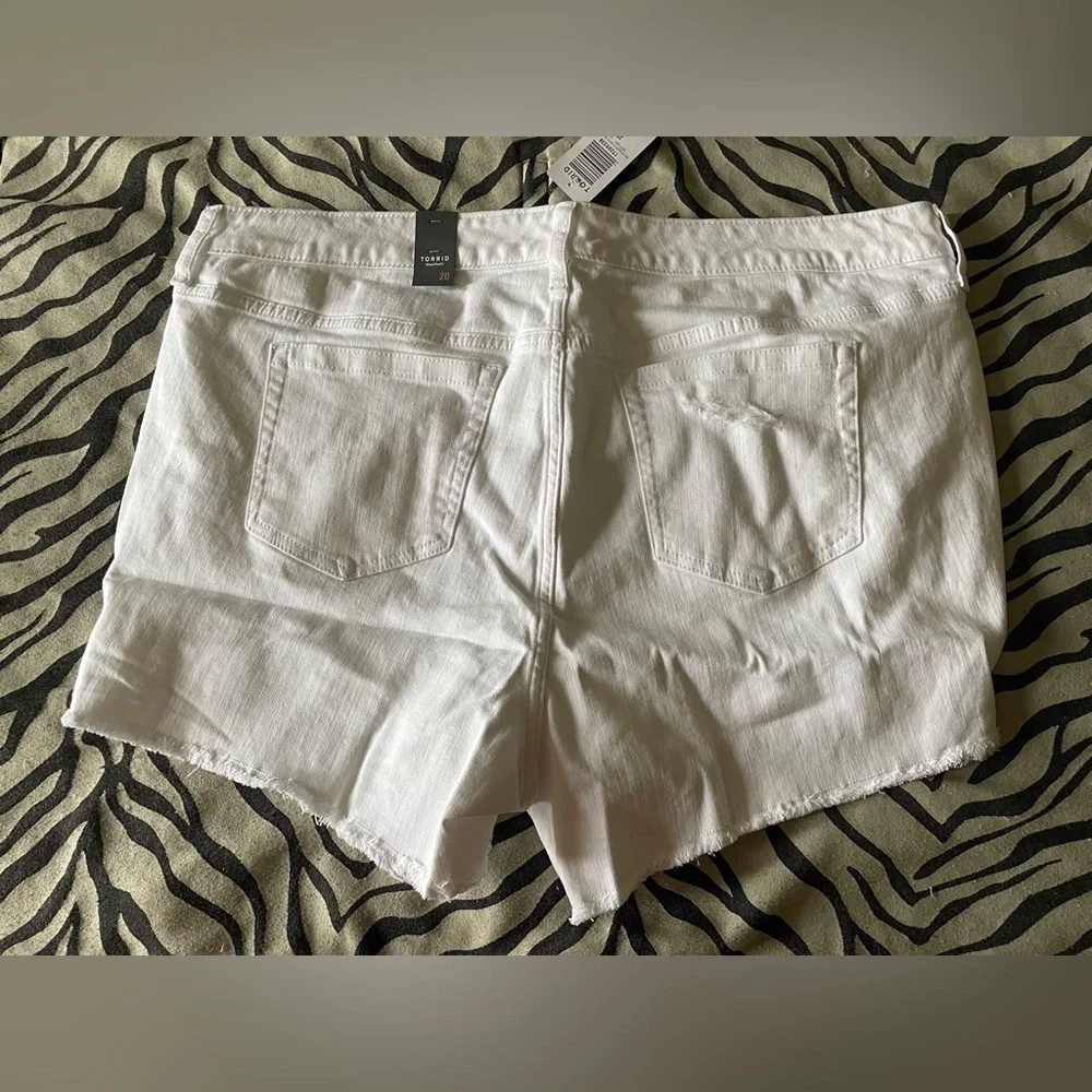 Torrid NEW white destructive shorts size 20 - Picture 5 of 10